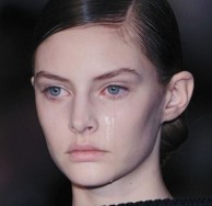 Γιατί δεν χαμογελάνε τα μοντέλα; και άλλες αιώνιες fashion απορίες