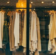 10 tips για να γίνεις guru στο κατέβασμα των χειμωνιάτικων ρούχων σου και στην οργάνωση της ντουλάπας σου