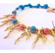 Να σου συστήσουμε τον χρωματιστό κόσμο της Lara (De.L’art)