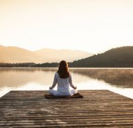 Γιατί όλοι τελευταία μιλάνε για το διαλογισμό; Η κορυφαία στο χώρο Swami Nirvikalpananda μας μυεί στην τέχνη της συνειδητότητας